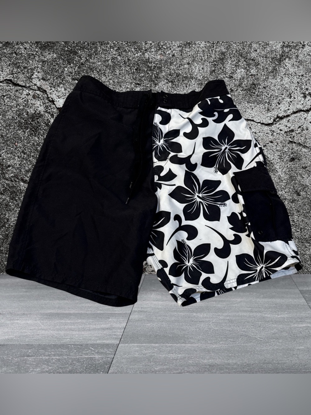 Joe Boxer Men's Swim Trunks, Black And White Floral With Drawstrings Size M